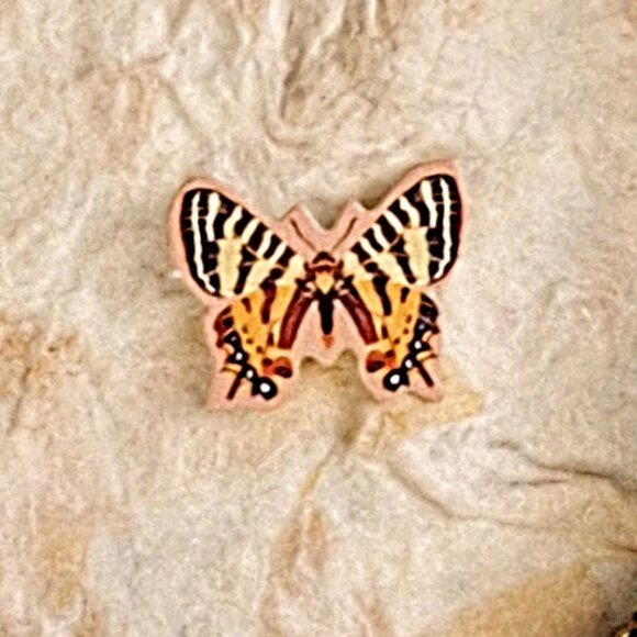 Vintage Ornate Framed Butterfly Wall Hanging 19" Excellent - Picture 4 of 8